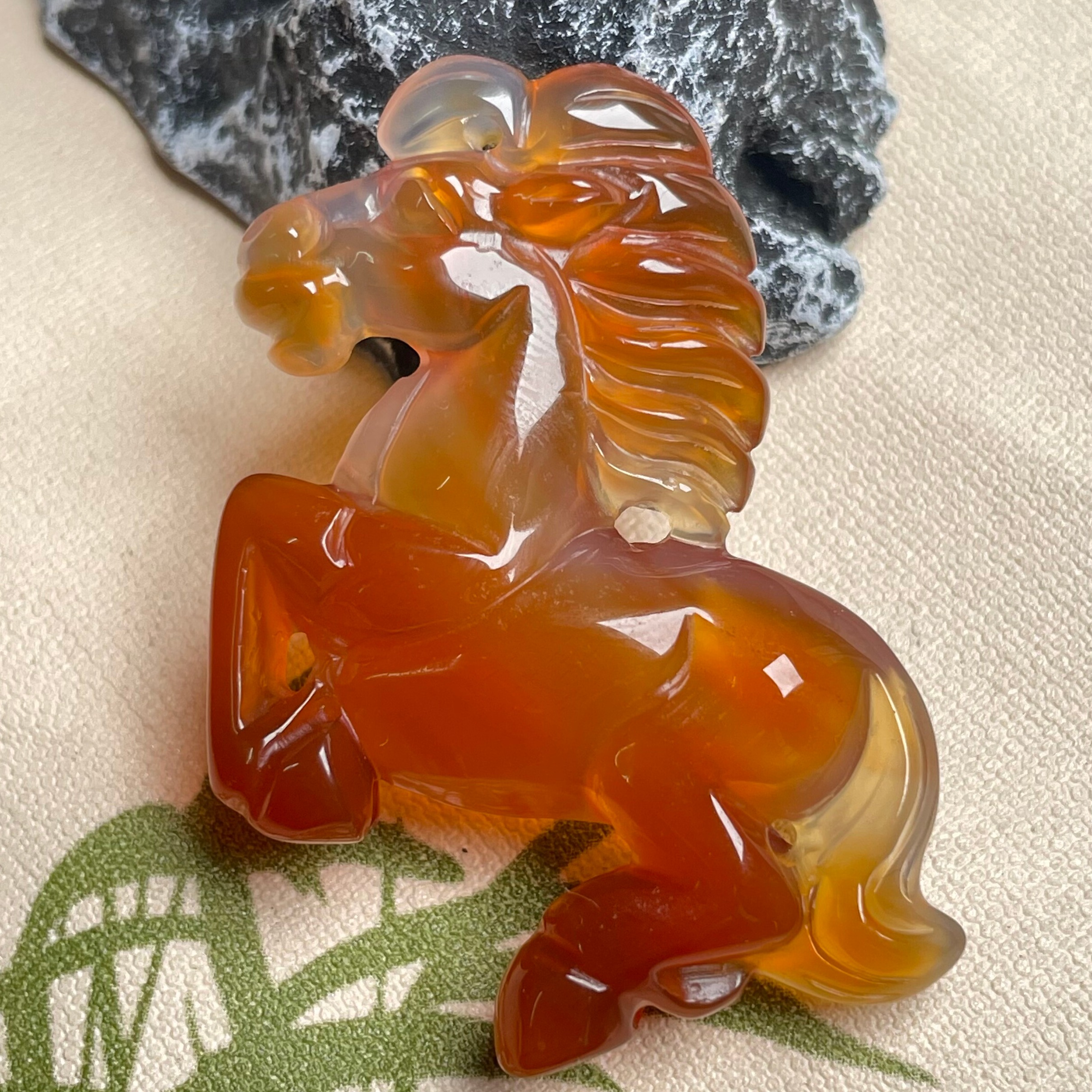 隆慈缘正品玛瑙枣红马生肖马吊坠挂件马上有钱