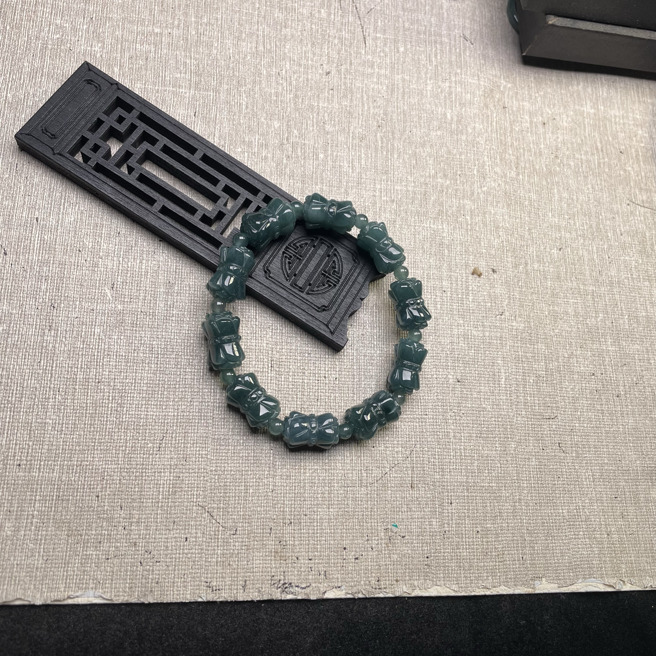 隆慈缘原矿翡翠源头直发A货翡翠细糯蓝水10mm双莲并蒂手串手链
