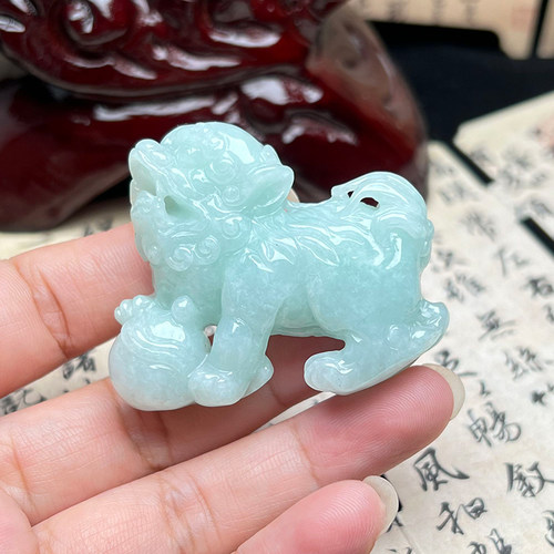 隆慈缘缅甸A货冰糯翡翠狮子吊坠