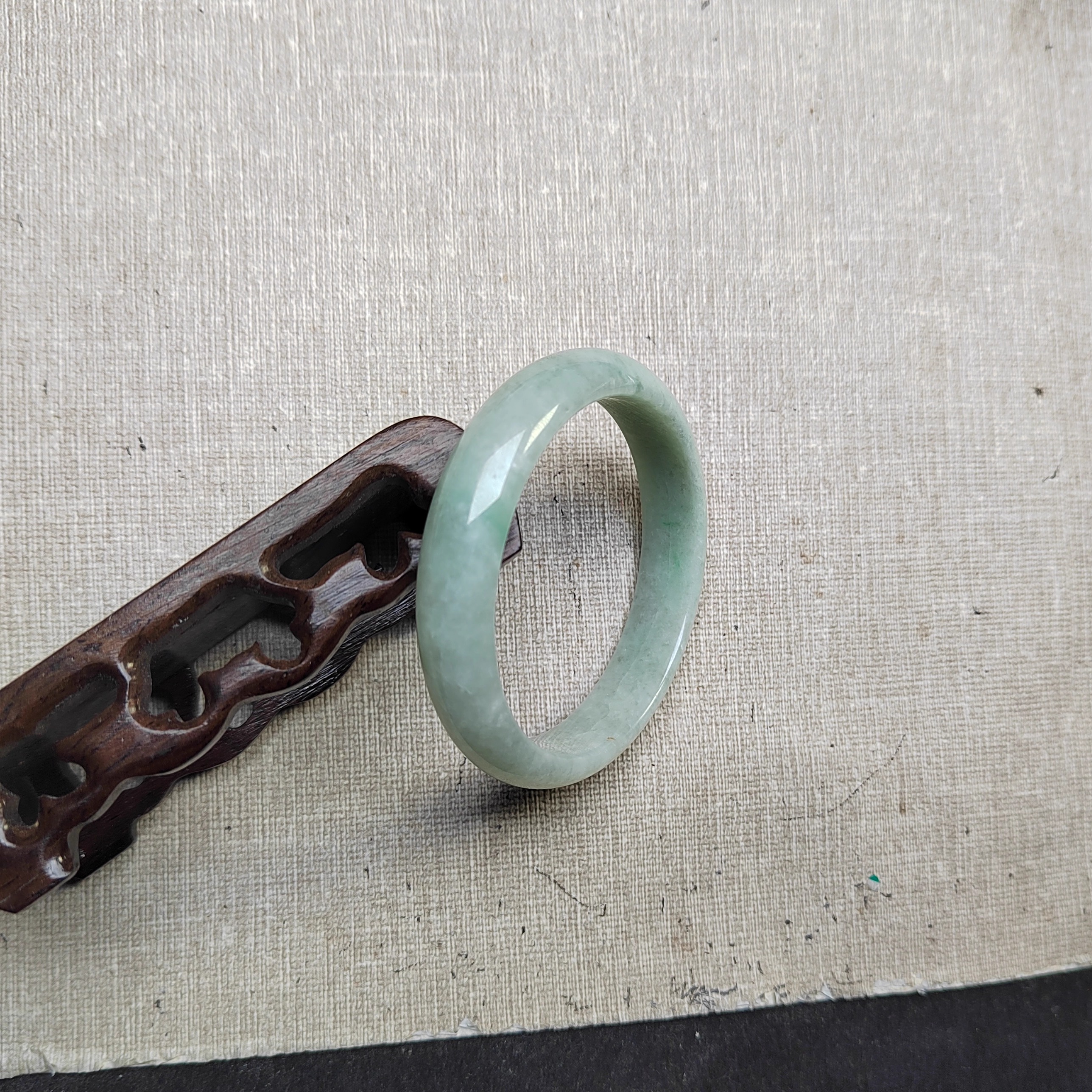 隆慈缘原矿翡翠冰糯种52mm手镯