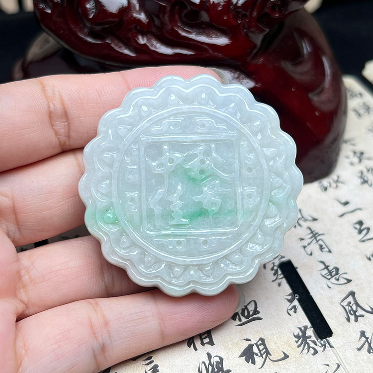 隆慈缘缅甸A货冰糯带绿翡翠月饼