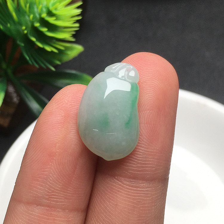 福瓜隆慈缘A货翡翠挂坠