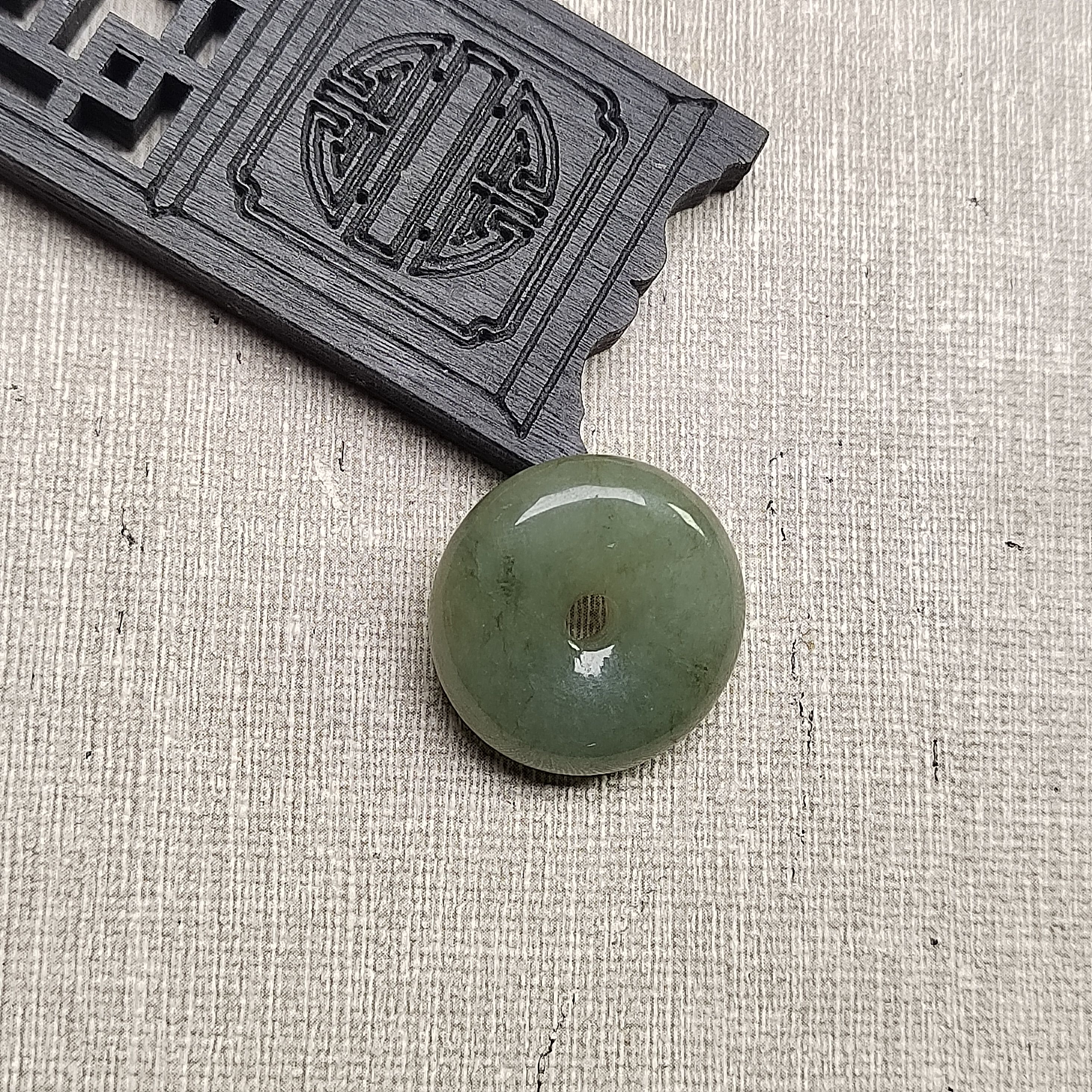 隆慈缘原矿翡翠源头直发A货翡翠冰糯种25mm油青平安扣吊坠挂件