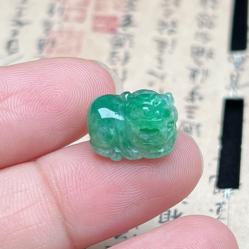 隆慈缘缅甸A货翡翠貔貅吊坠