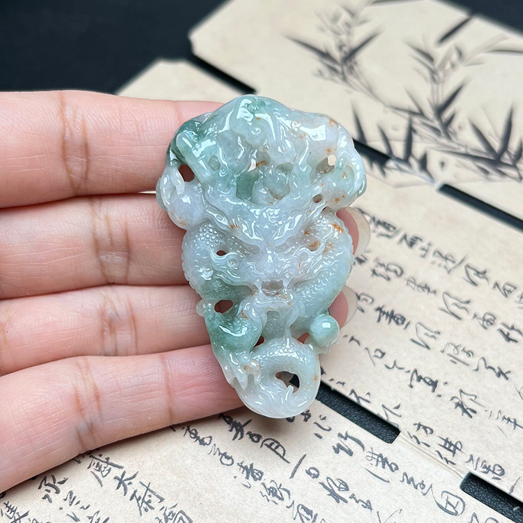 隆慈缘三彩翡翠生肖龙吊坠送证书