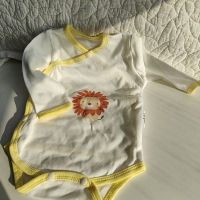 新生儿包屁衣长袖殊荣三角包屁衣+纱布方巾组合