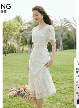 白色方领蕾丝连衣裙女2026夏季新款高级感流行海边度假风法式裙子