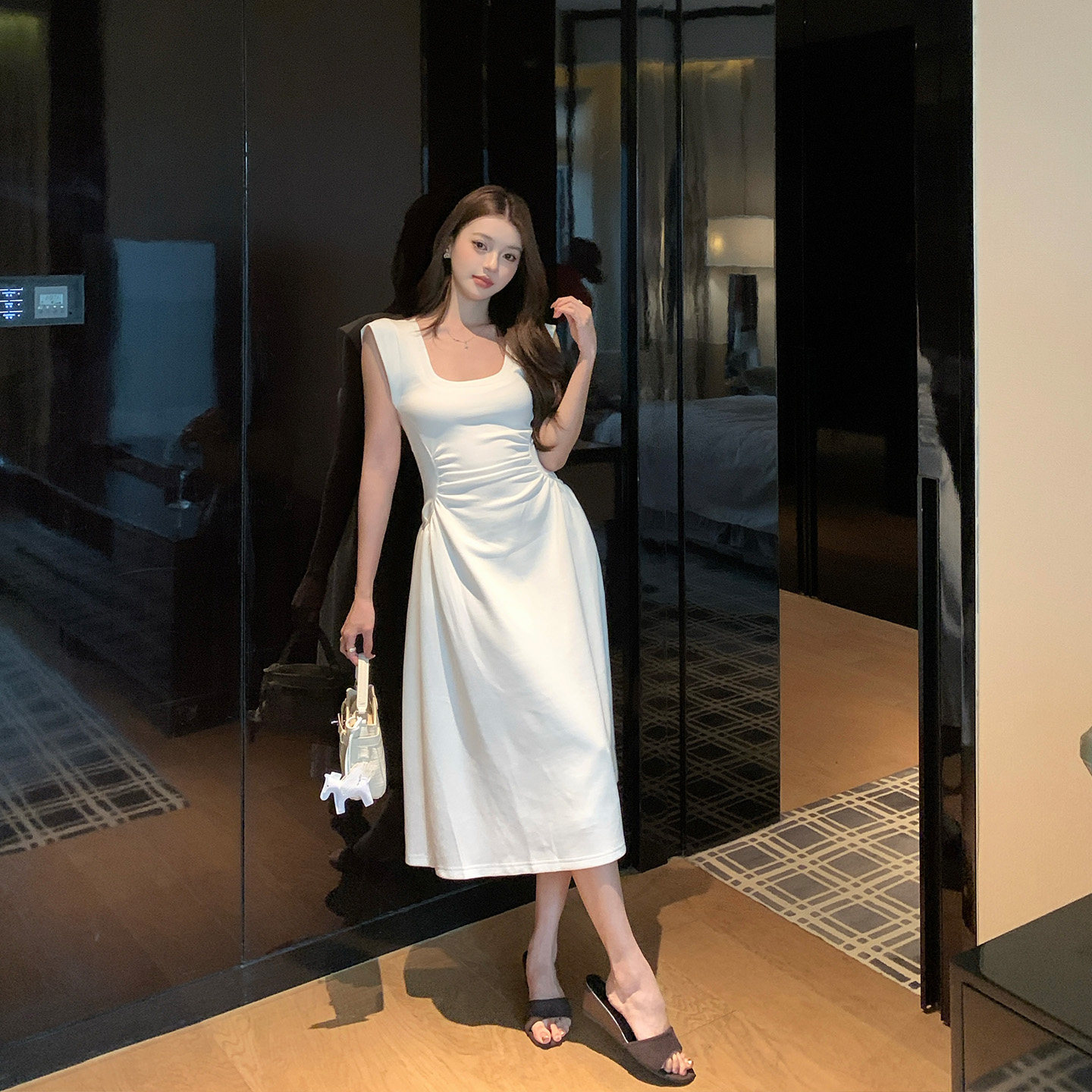 栗子妮妮 Basic*小岛的夏天 莱赛尔U领亲肤日常直角肩收腰连衣裙