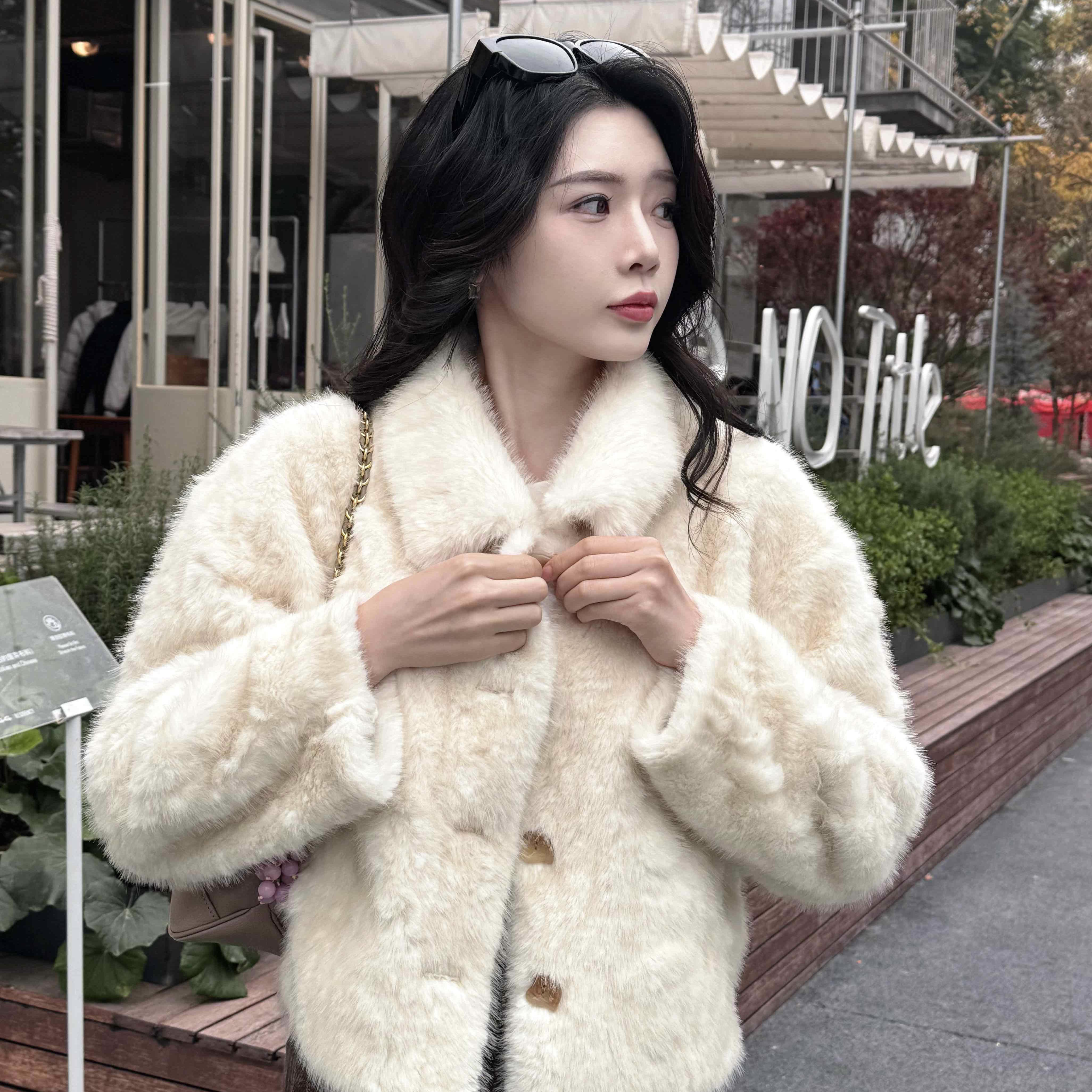 栗子妮妮 斯里兰卡 冬日氛围感仿狐狸毛翻领皮草外套保暖毛毛大衣
