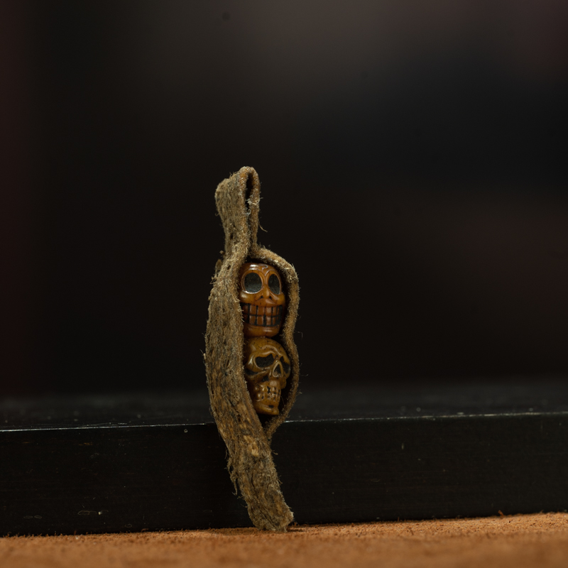 藏传佛珠念珠配饰〓清代藏传瑜伽法脉传承雕尸陀林寒林护法小吊坠