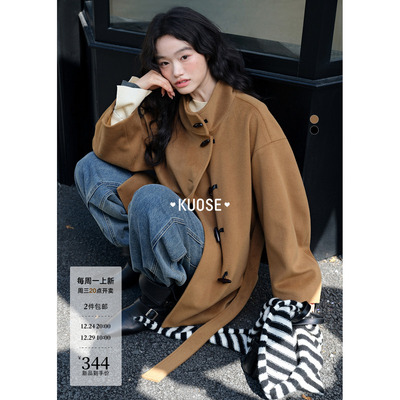 棕色立领牛角扣呢子大衣女