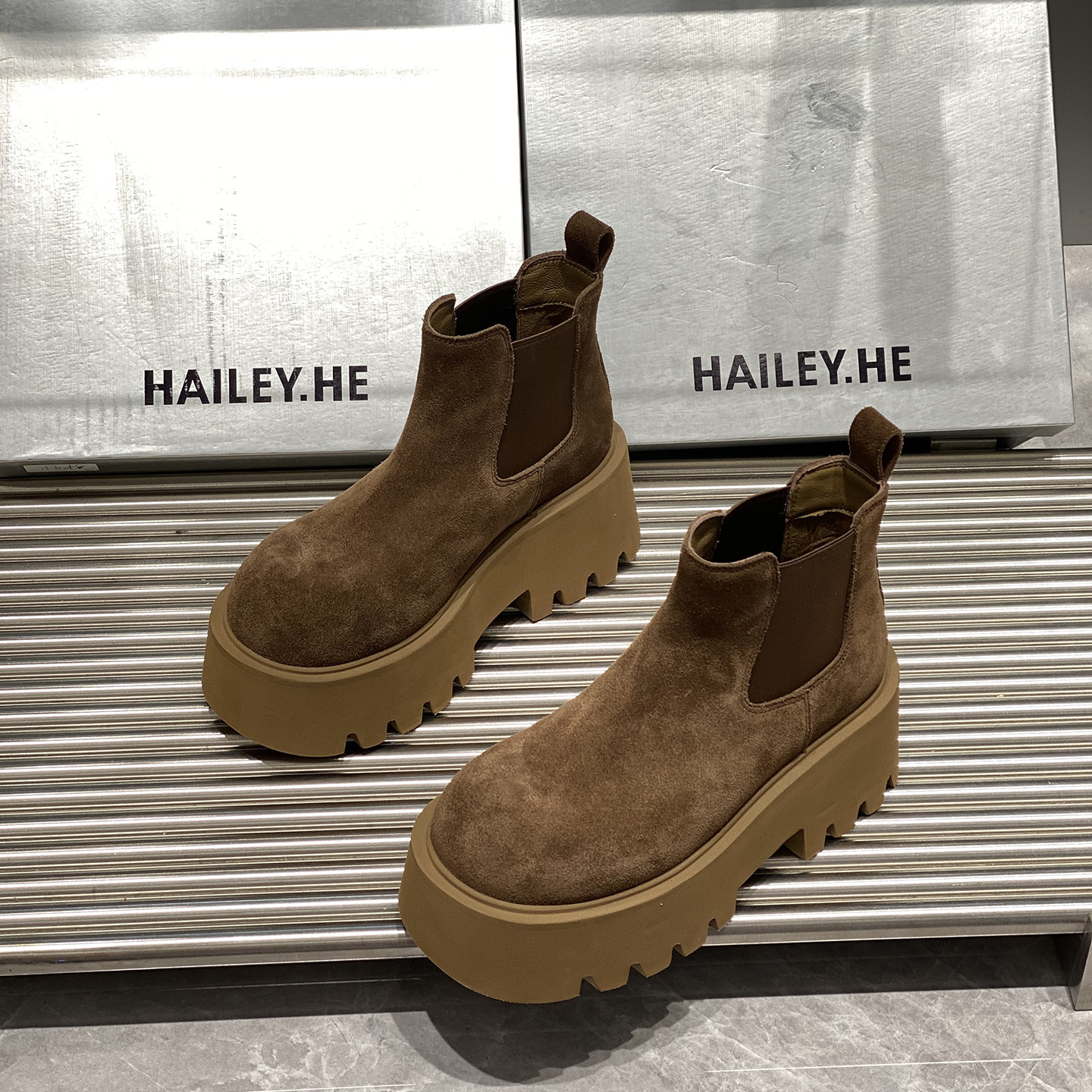 切尔西短靴女磨砂皮时尚马丁靴