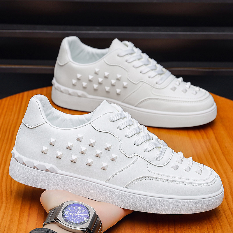 2026春季潮流百搭街拍红底小白鞋精神小伙男朋克金属铆钉社会板鞋,流行男鞋,休闲板鞋,淘宝优惠券,粉丝福利购,淘宝优惠卷