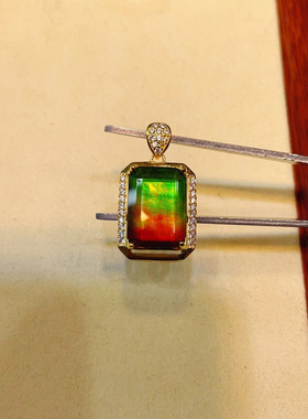 天然A货老坑玻璃种满色阳绿蛋面镶嵌18k金钻石吊坠