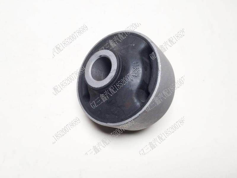 适用三菱欧蓝德后下悬挂胶套后托臂胶套后羊角汽车悬挂胶套配件