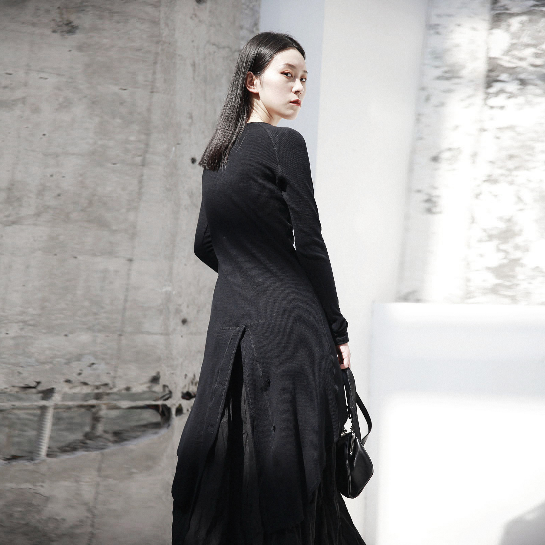 SIMPLE BLACK Çï×°°µºÚ·çÑàβ¿ªñÃÖг¤¿î´òµ×³¤ÐäTÐô