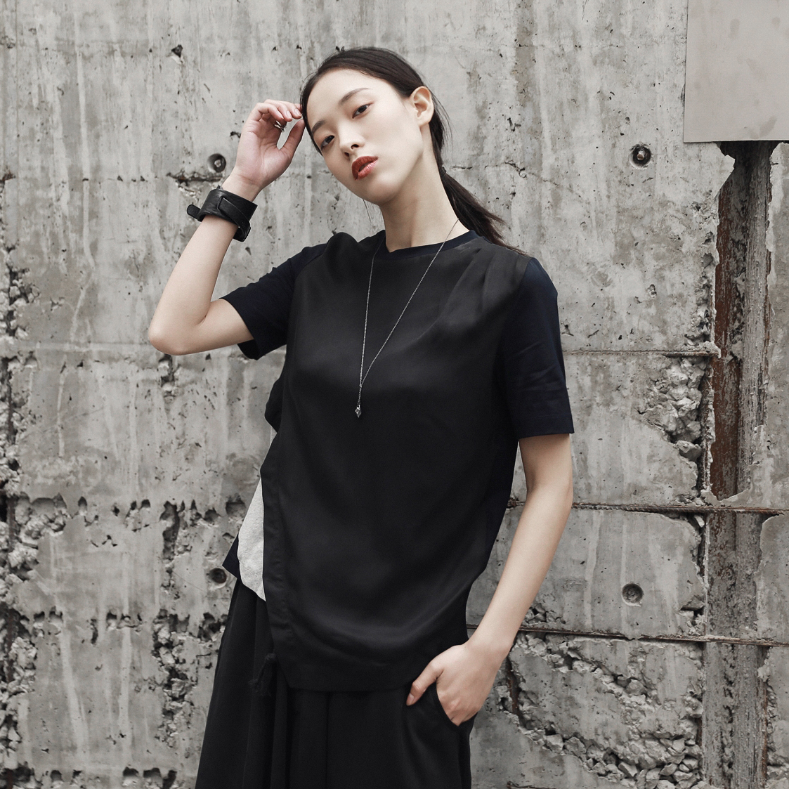 SIMPLE BLACK Ïļ¾¼«¼ò·çÉè¼Æ¸ÐÌì˿ƴ½Ó²»¹æÔò¶ÌÐäTÐô