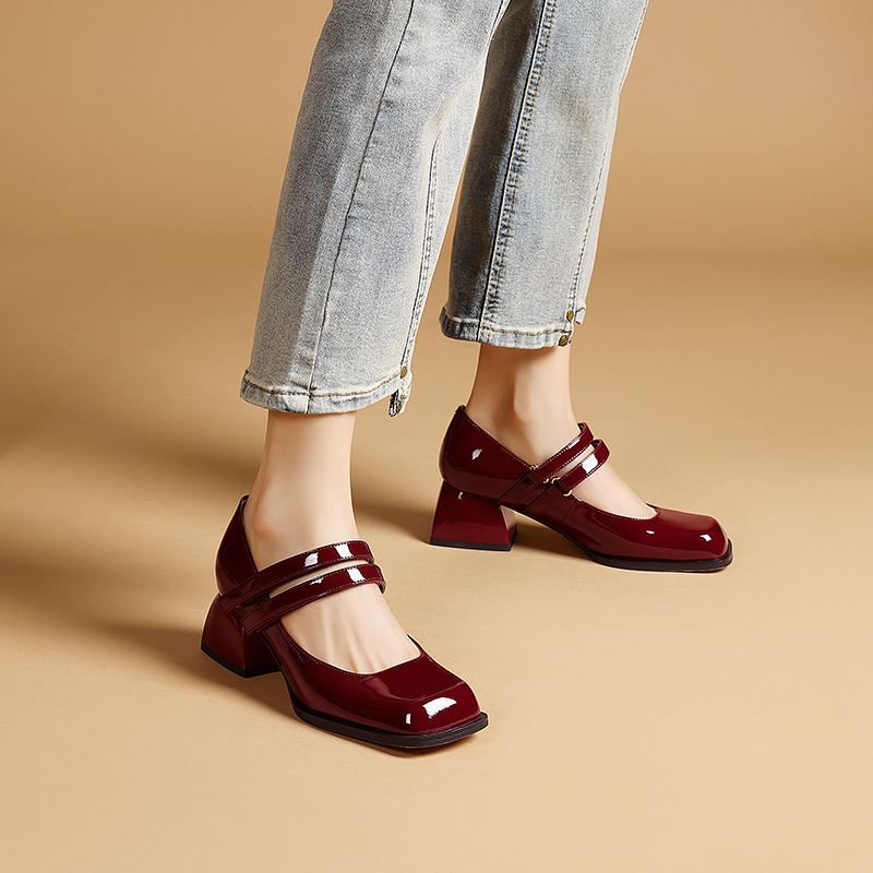 酒红色双排扣一字带玛丽珍单鞋