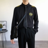 黑色