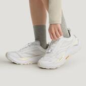 adidas阿迪男女鞋 KI1521 百搭舒适减震运动跑步鞋 HOLO PEAK时尚