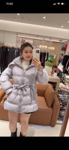 芮娜依莲9509大码羽绒服女胖mm收腰国标90白鸭绒200斤女装新款冬