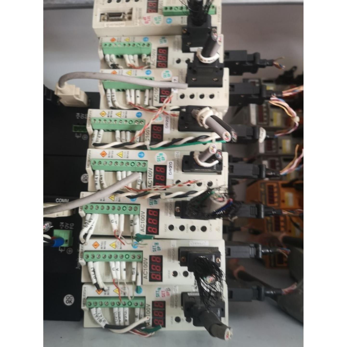 议价三菱驱动器9成新 AC100V 100W质量保证便宜处理