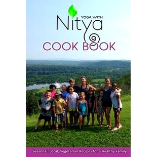 Nitya 9780990550525 Family Recipes Yoga with for Seasonal Cookbook Healthy 预订 Local Vegetaria