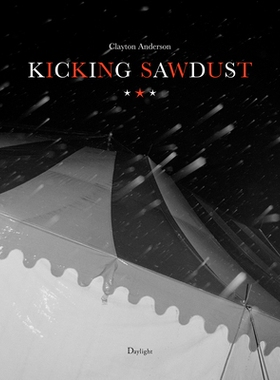 预订 Kicking Sawdust: Running Away with the Circus and Carnival 踢木屑：逃离马戏团和狂欢节: 9781942084921