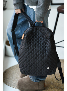 D37392 通勤休闲精致绗缝菱格黑色百搭双肩背包女士包袋米兰宣言