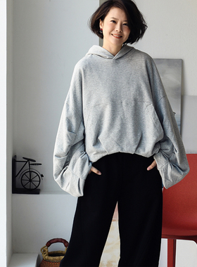 R05370 韩版休闲慵懒风花苞摆捏褶甩袖双层宽松连帽卫衣米兰宣言