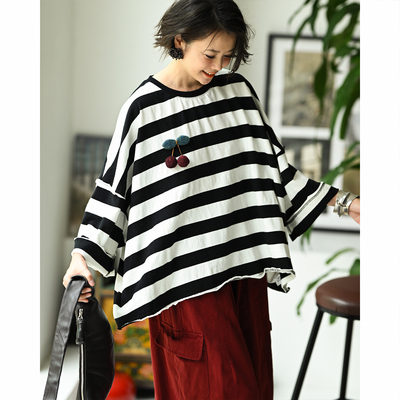 圆领宽松黑白条纹短袖卷边T恤