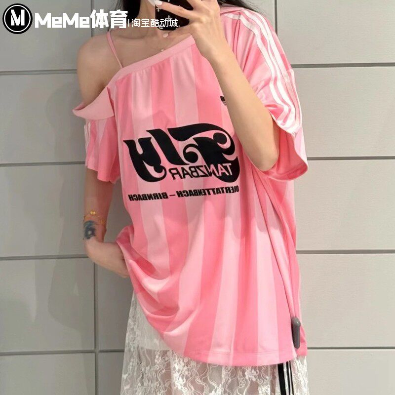 阿迪达斯三叶草女装2025夏款粉红甜酷露肩球衣休闲运动T恤 KD2277