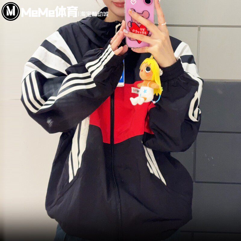 阿迪达斯三叶草男装2026春款黑红撞色复古美式宽松夹克外套KW4809