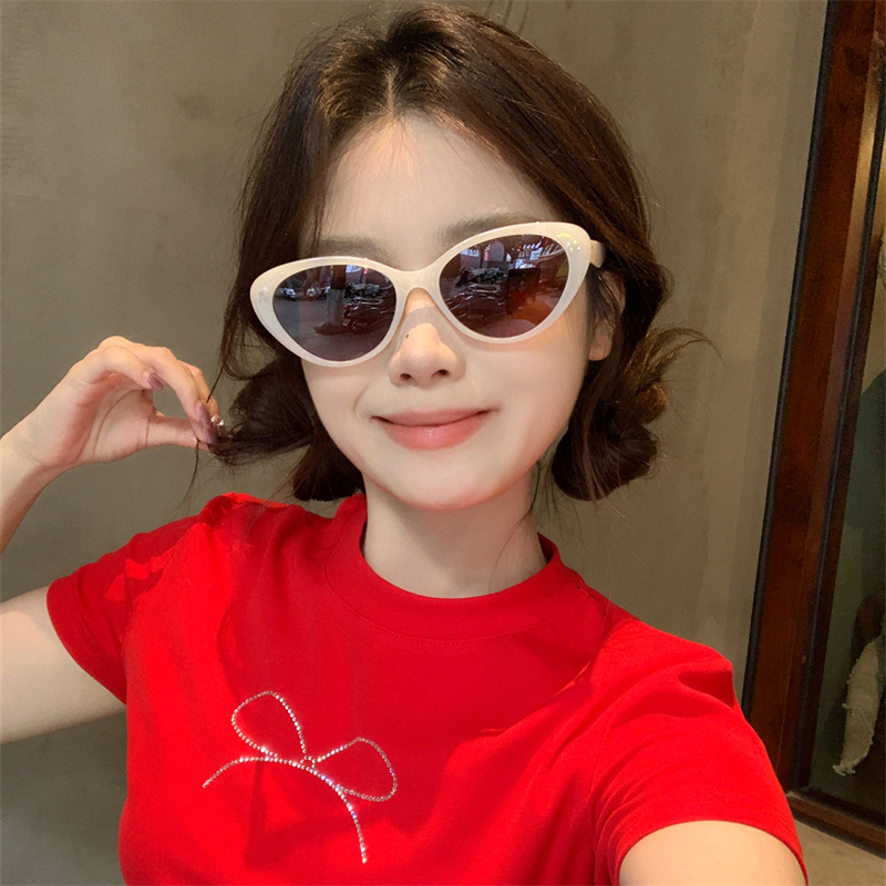 猫眼墨镜女潮高级感TR90偏光白色