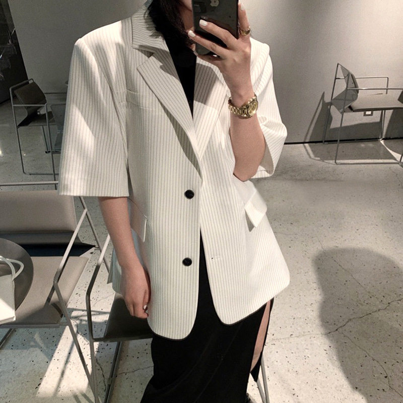 韩系松弛感条纹短袖小西装