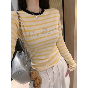 黄色条纹字母烫钻长袖