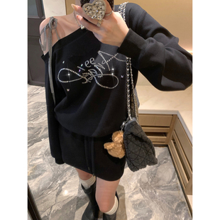 清仓no退 斜肩绑带天使烫钻黑色卫衣套装