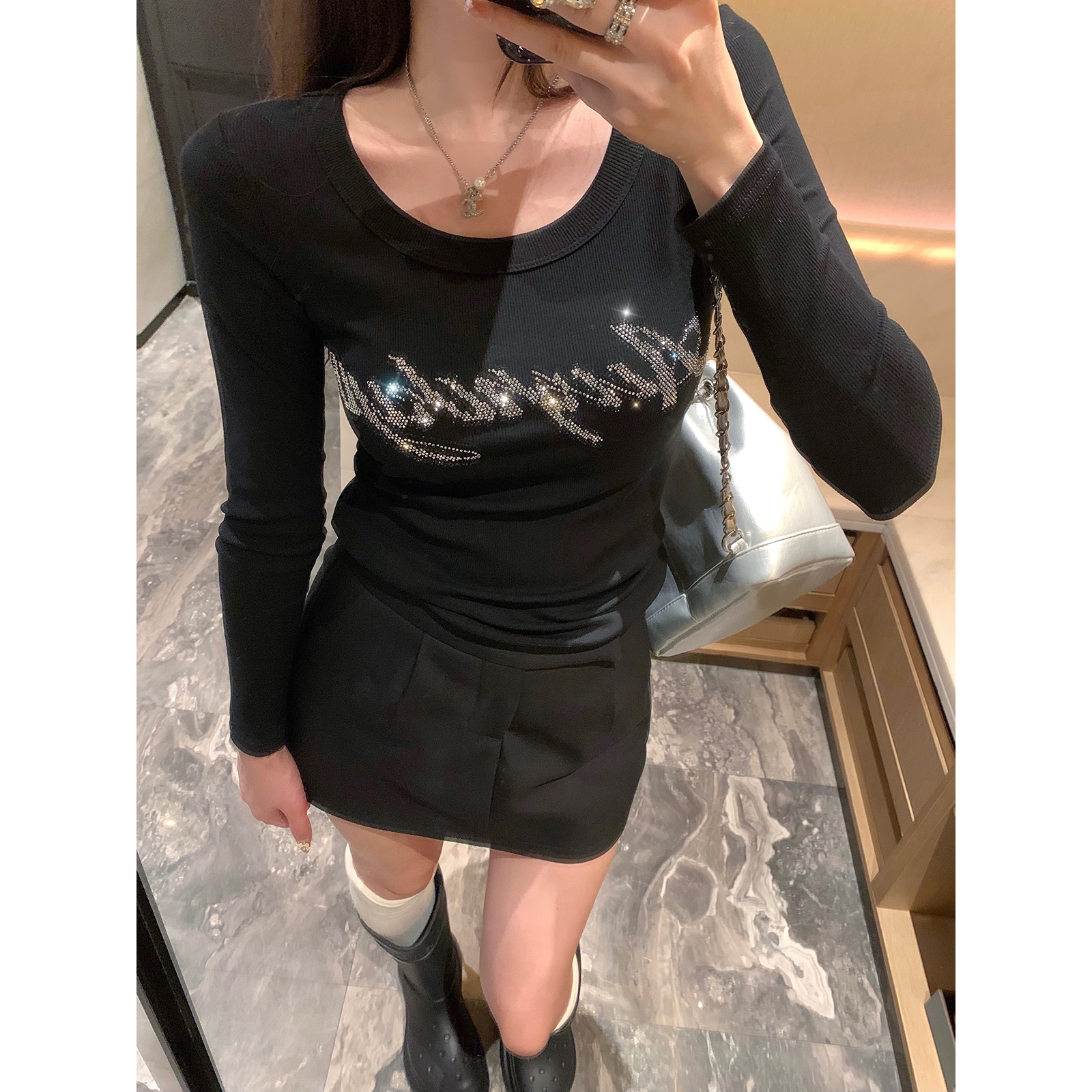 庄大泥 黑色紧身打底字母烫钻长袖