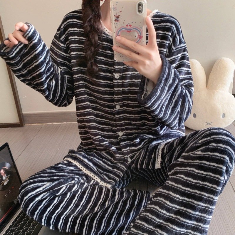 进口韩系高级感法兰绒睡衣女款秋冬季新款黑色条纹加绒加厚家居服
