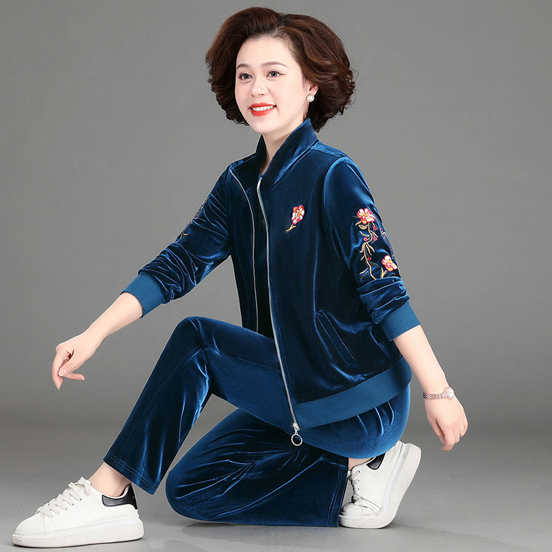 中老年妈妈秋装刺绣运动服休闲外套女春秋中年金丝绒上衣三件套装