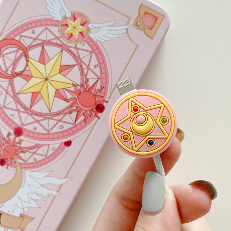 日韩美少女咬一口数据线保护套