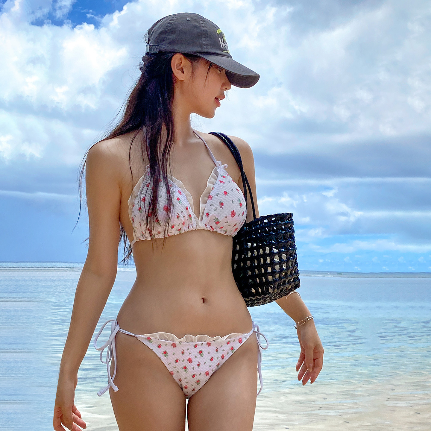 可爱碎花比基尼性感三点式泳衣女分体挂脖系带小胸温泉海边度假风
