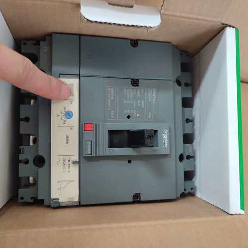 {议价}施耐德CVS250F塑壳断路器空气开关4p250A还