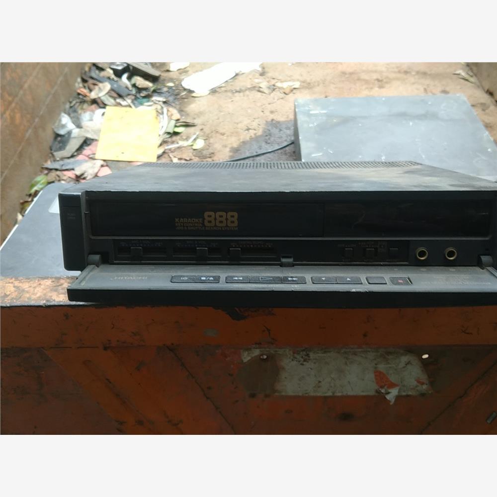 议价日立M888录像机,日本原装进口。收回来的,成色如图,线剪了