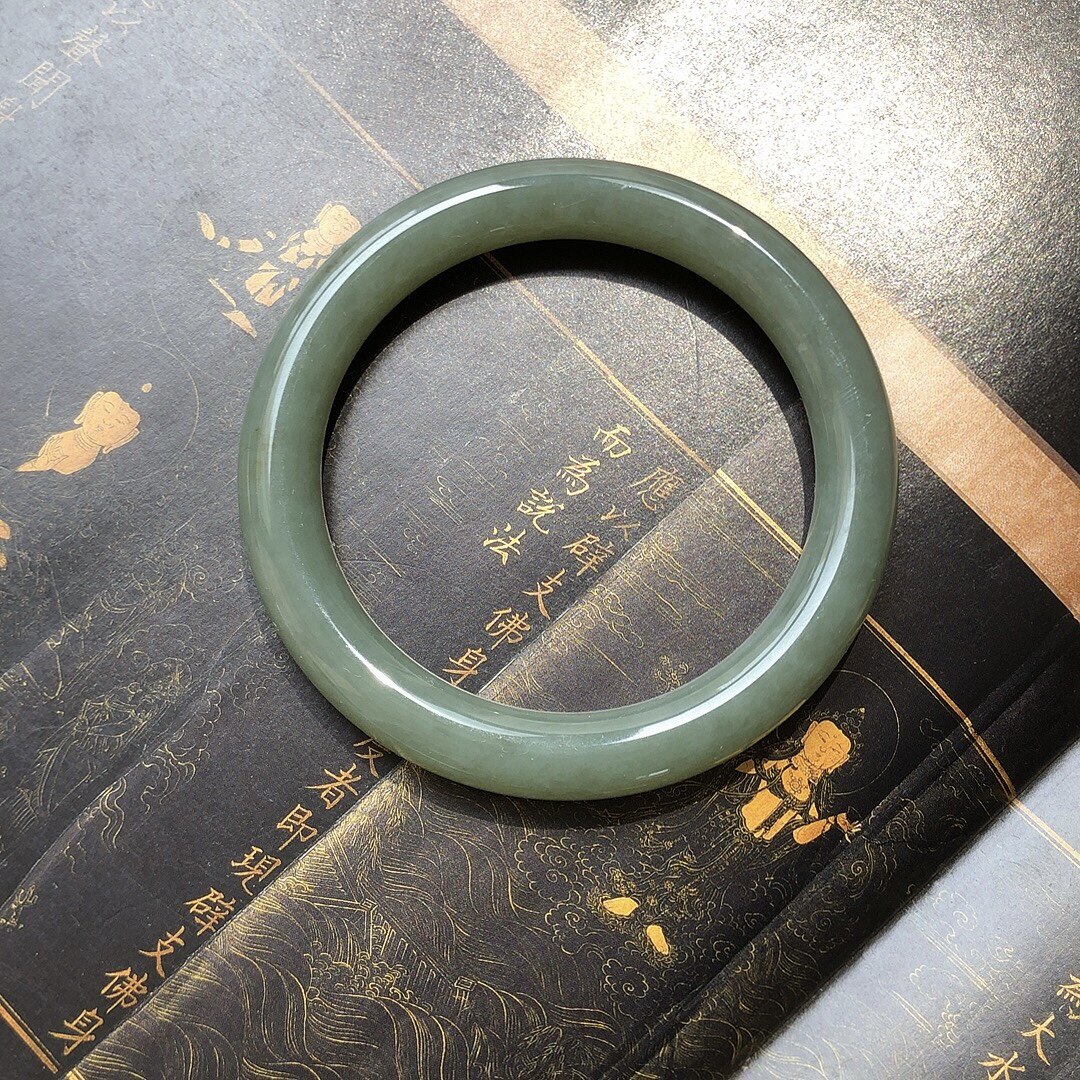 57新疆和田玉圆条手镯且末蓝镯子纯天然玉石颜色上腕华美超润玉镯
