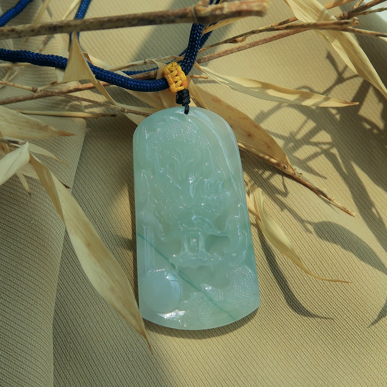 {天下霸唱}老坑正冰种翡翠挂件龙牌吊坠帝王之气晴水绿飘花超值价