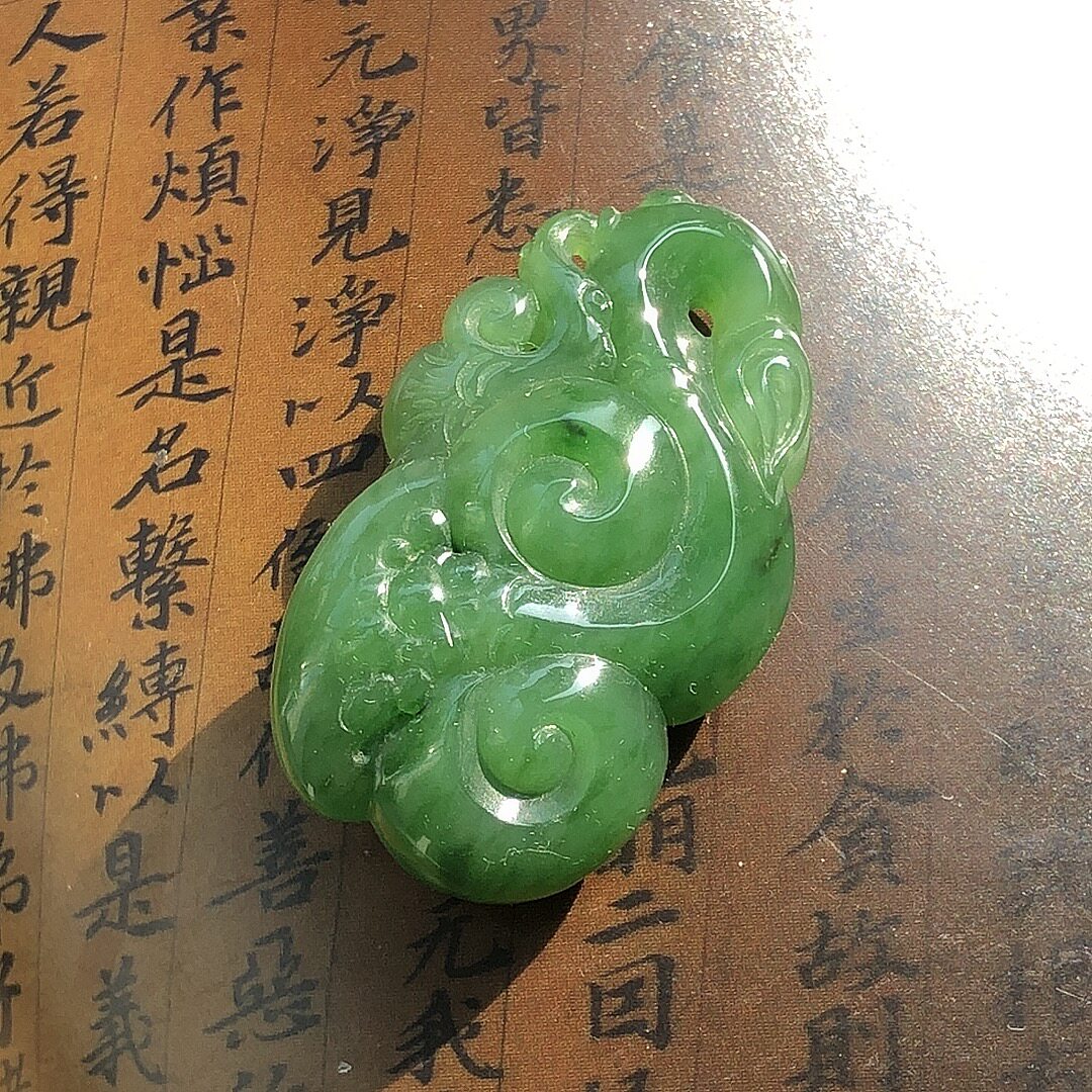老料新疆碧玉大如意满绿吊坠色阳水足油润大师级雕工和田玉精品