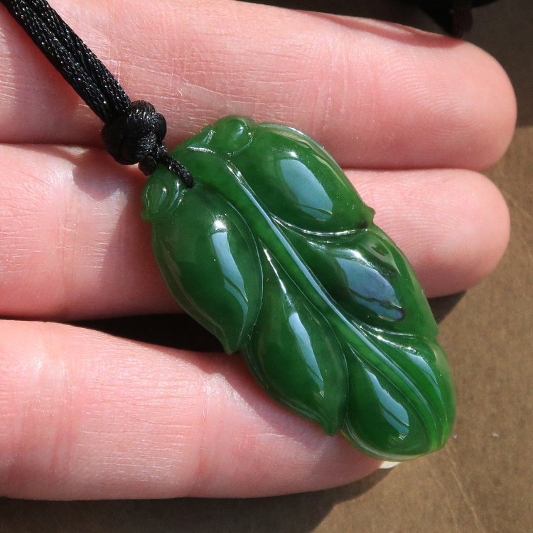 {十二楼中尽晓妆}隆和斋藏新疆和