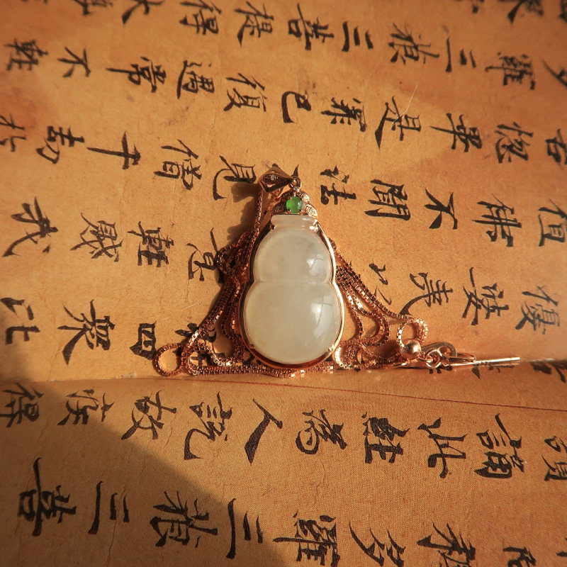 {庄周晓梦迷蝴蝶}老坑A货翡翠冰种葫芦吊坠18k玫瑰金镶帝王绿超值
