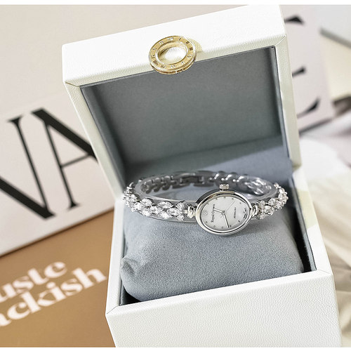 萝亚克朗品牌满钻手链式石英女表